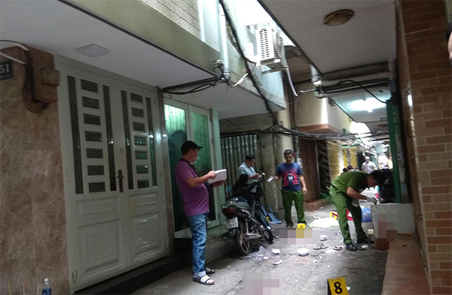 Ngã gục trên vũng máu sau màn la hét, rượt đuổi trong đêm - 1