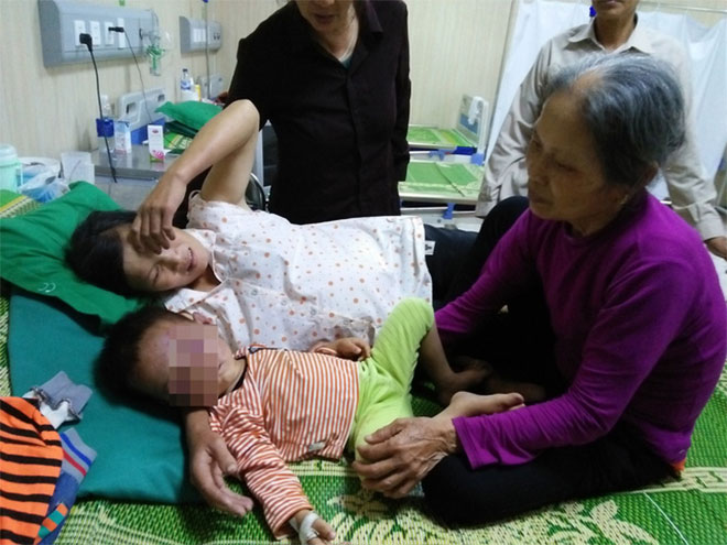 Vụ bé trai 2 tuổi bị bạo hành ở Nghệ An: Số phận nghiệt ngã của 2 mẹ con - 1