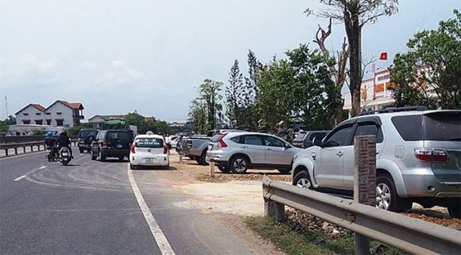 Xác minh hàng loạt xe công đi ăn cưới ở Huế gây xôn xao - 1