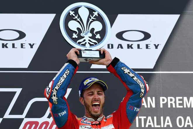 Đua xe MotoGP: &#34;Ngựa ô&#34; xuất sắc, lương &#34;bèo&#34; nhưng đua cực hay - 1