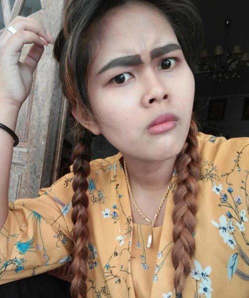 Gái trẻ bỗng trở thành tâm điểm bàn tán vì lông mày lạ - 3