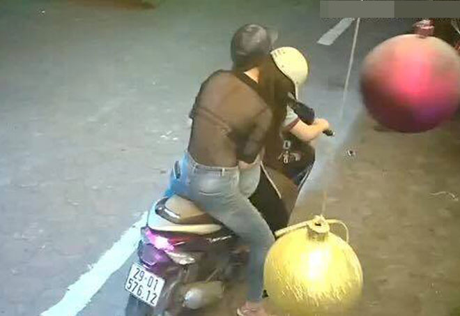 Bị bỏ rơi ở nhà hàng, cô gái uống say mèm đến 2 giờ sáng - 4