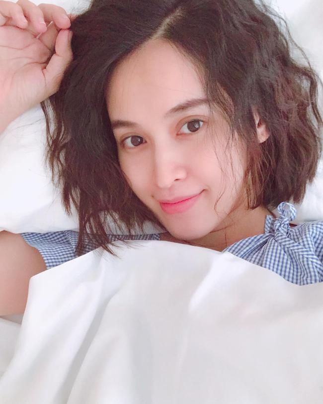 Tú Vi hạ sinh con gái đầu lòng cho Văn Anh - 1