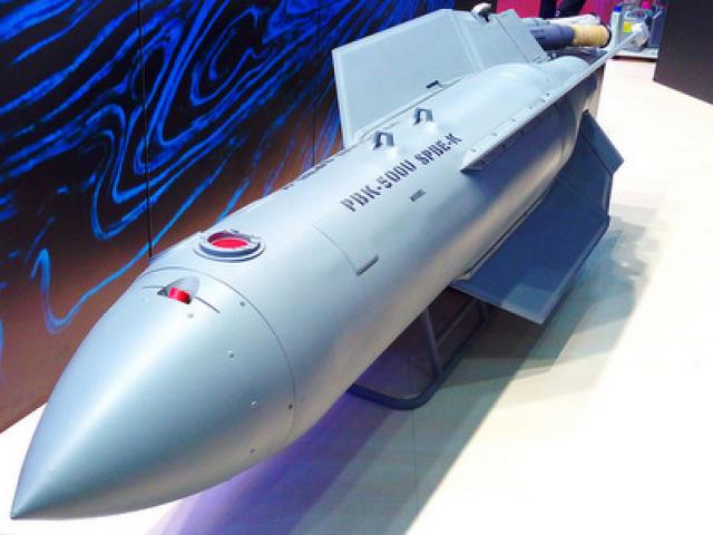 Thế giới - Căng thẳng Nga-phương Tây: Nga công bố loại bom biết tự tìm mục tiêu