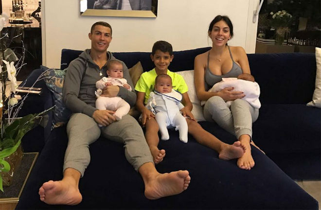 Ronaldo bị bồ xinh "kể khổ" thời mới quen, vỡ mộng sinh 7 con - 2