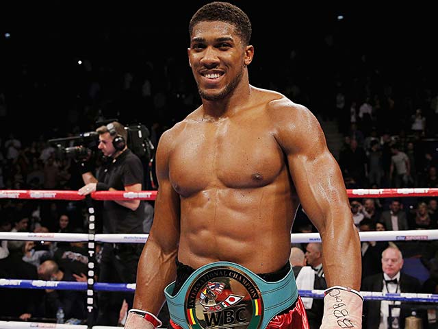 Quyền vương 4 đai boxing Joshua bị “bóc phốt”: Triệu phú bỏ rơi quê nhà