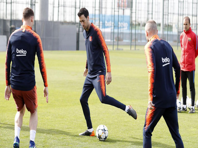 ”Mỏ neo” Busquets trở lại: Barca ”hổ mọc thêm cánh” đấu Roma