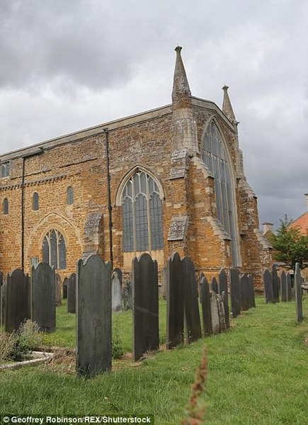 Anh: Hầm mộ chứa 2.500 đầu lâu từ thế kỷ 13 - 8