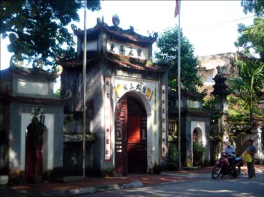 Về quê hương nhãn lồng đừng bỏ qua những điểm đến cổ kính nhuốm màu thời gian này - 3