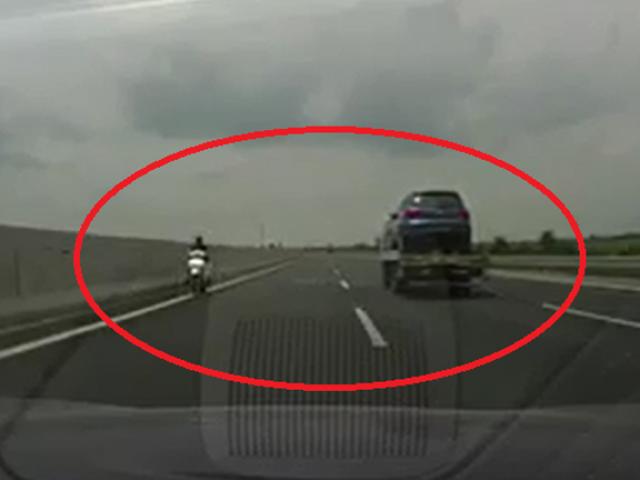 Tin tức trong ngày - Clip: Nữ "ninja" phóng bạt mạng ngược chiều trên cao tốc