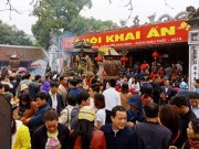 Pháp luật - 2 “thầy” viết sớ hỗn chiến trong đền Trần, 1 người bị đứt gân tay