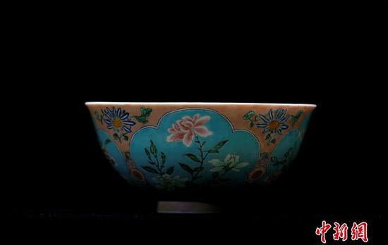 Chiếc bát vua chúa, vừa bán đã có người mua hơn 30 triệu USD - 1