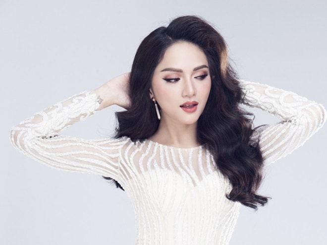"Nhan sắc thời xa vắng" lạ hoắc của các mỹ nữ ồn ào nhất hiện nay - 10