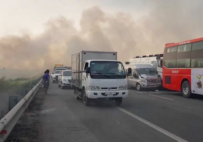 Vụ khói mịt mù trên cao tốc: Camera giám sát cách vị trí tai nạn hơn 3km - 1