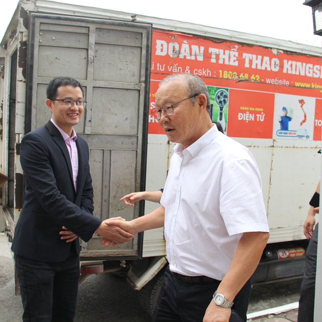 HLV Park Hang Seo chăm sóc sức khỏe tại nhà với ghế Massage của Kingsport - 3