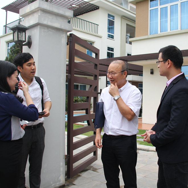 HLV Park Hang Seo chăm sóc sức khỏe tại nhà với ghế Massage của Kingsport - 4