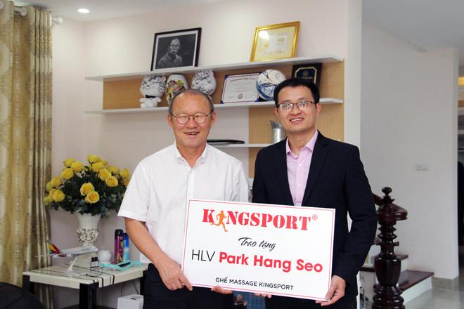 HLV Park Hang Seo chăm sóc sức khỏe tại nhà với ghế Massage của Kingsport - 5