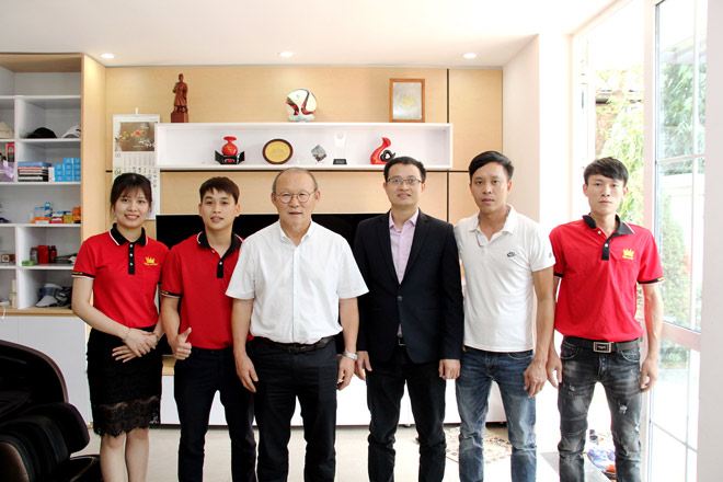 HLV Park Hang Seo chăm sóc sức khỏe tại nhà với ghế Massage của Kingsport - 1