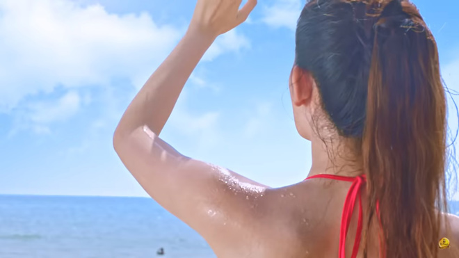Huyền My diện bikini khoe body nóng bỏng tại Mũi Né - 3