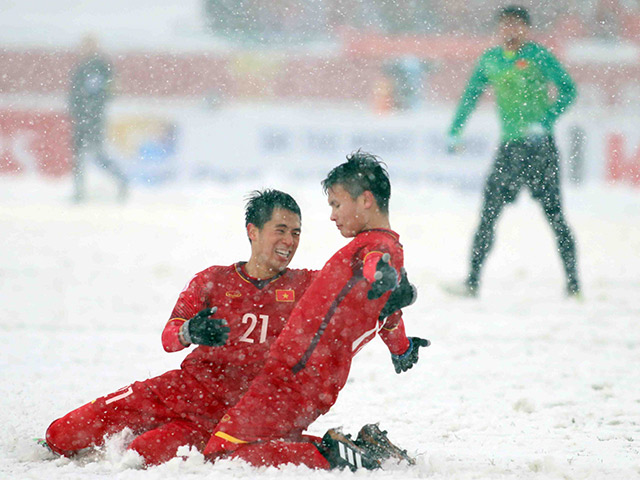 Quang Hải U23 VN lọt top 500 thế giới, ”chung mâm” Ronaldo, Messi