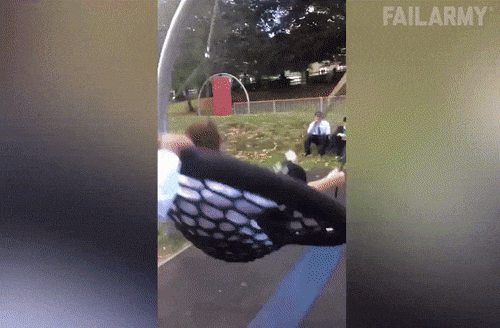 Nhận cái kết "ê chề" khi có đồng đội quá vụng về - 7