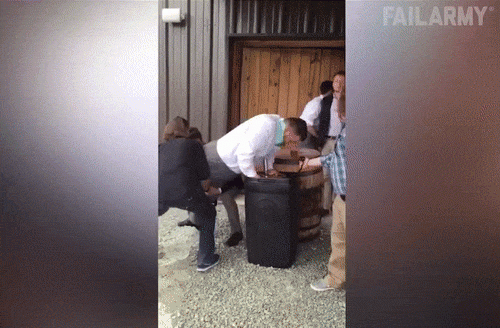 Nhận cái kết "ê chề" khi có đồng đội quá vụng về - 9