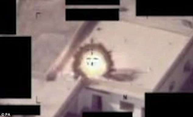 Video: Ngồi cách hàng ngàn km tiêu diệt mục tiêu IS ở Syria - 1