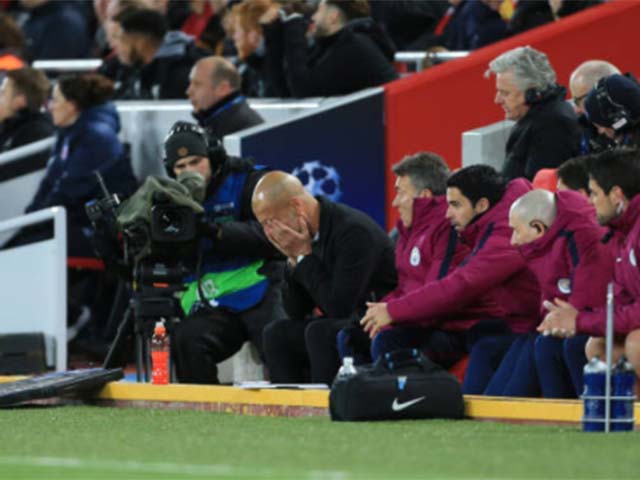 Man City đại bại Liverpool, báo Anh chê Guardiola “ngớ ngẩn đột xuất”