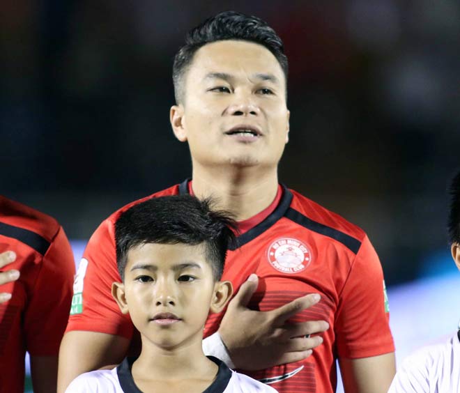 Bị SAO U23 qua mặt, &#34;Ronaldo Việt Nam&#34; ném áo trước mặt HLV Miura - 1