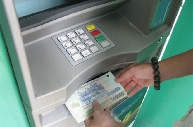 Công an khuyến cáo 8 thủ đoạn trộm tiền từ thẻ ATM cực tinh vi - 1