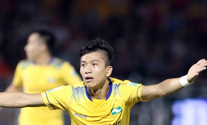 TP.HCM - SLNA: Văn Đức U23 tỏa sáng, Phi Sơn sớm rời sân - 1