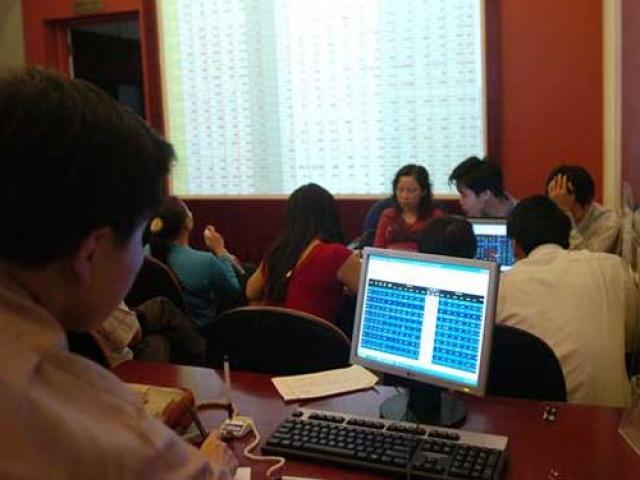 Tài chính - Bất động sản - “Thị trường chứng khoán cứ như lên đồng…”