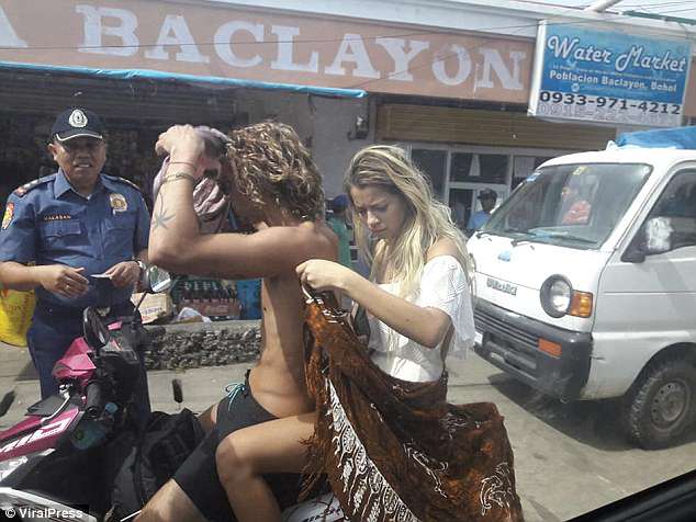 Khách Tây ăn mặc phản cảm bị phạt ở Philippines là người mẫu xinh đẹp - 2