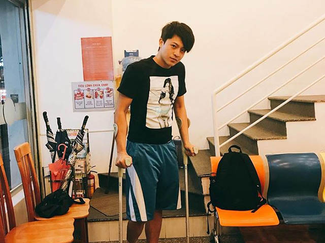 Phim - Sau tai nạn gãy xương mũi, "tình cũ Hoàng Thùy Linh" tiếp tục chấn thương