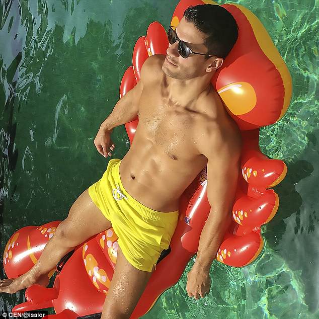 Phi công điển trai hút hồn dân mạng với ảnh khoe thân hình sexy - 8