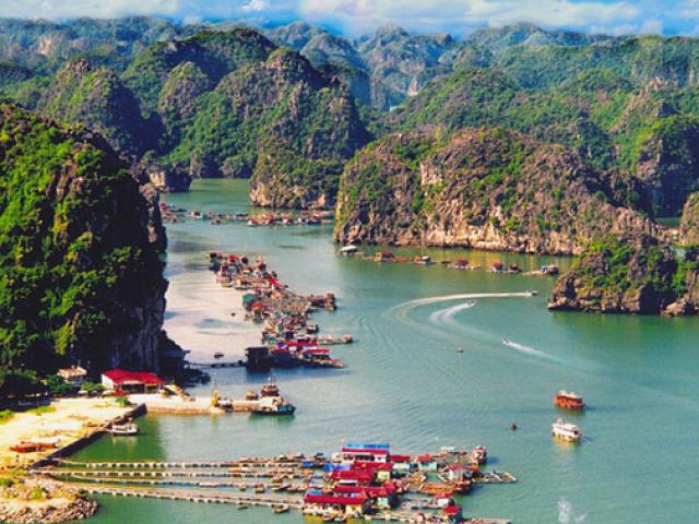 Du lịch - Không cần tranh cãi lên núi hay xuống biển, cứ đến thành phố hoa phượng đỏ là đủ