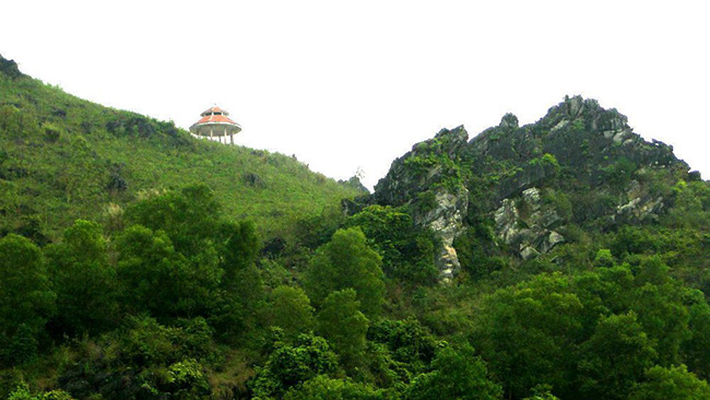 Không cần tranh cãi lên núi hay xuống biển, cứ đến thành phố hoa phượng đỏ là đủ - 4
