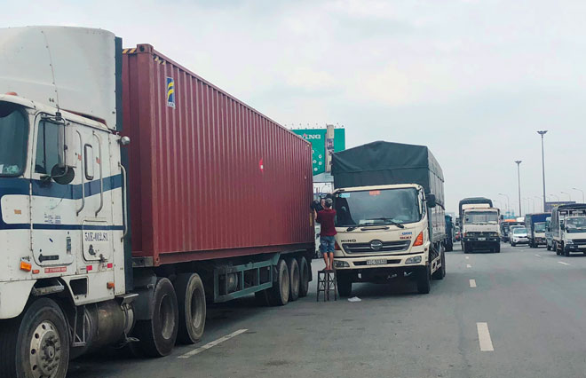 Ăn cơm trưa, nhiều tài xế tốn phí hơn 700 ngàn đồng vì điều này - 2