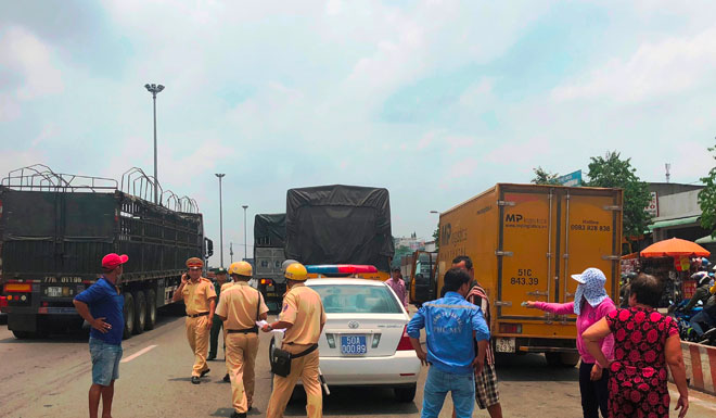 Ăn cơm trưa, nhiều tài xế tốn phí hơn 700 ngàn đồng vì điều này - 4