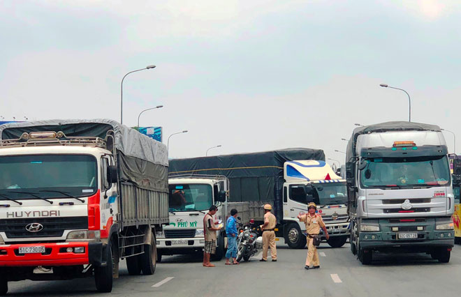 Ăn cơm trưa, nhiều tài xế tốn phí hơn 700 ngàn đồng vì điều này - 3