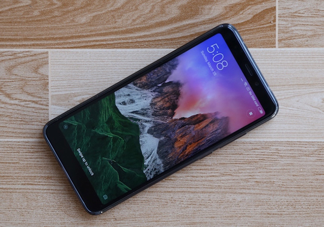 Xiaomi Redmi 5 có giá bán khoảng 2,7 triệu đồng, rẻ nhất trong thị trường smartphone màn hình tràn viền hiện nay. Sản phẩm này có người anh em song sinh là Redmi 5 Plus với cấu hình cao hơn và giá bán tất nhiên cũng cao hơn.