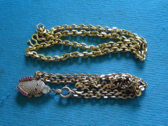 Tin tức trong ngày - Nhân viên hỏa táng trả lại vàng cho người bỏ quên