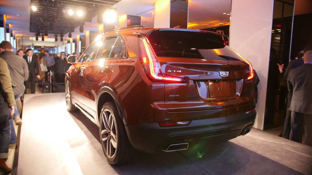 Cadillac CT4 mới ra mắt, tuyên chiến với Lexus UX, BMW X2 - 3