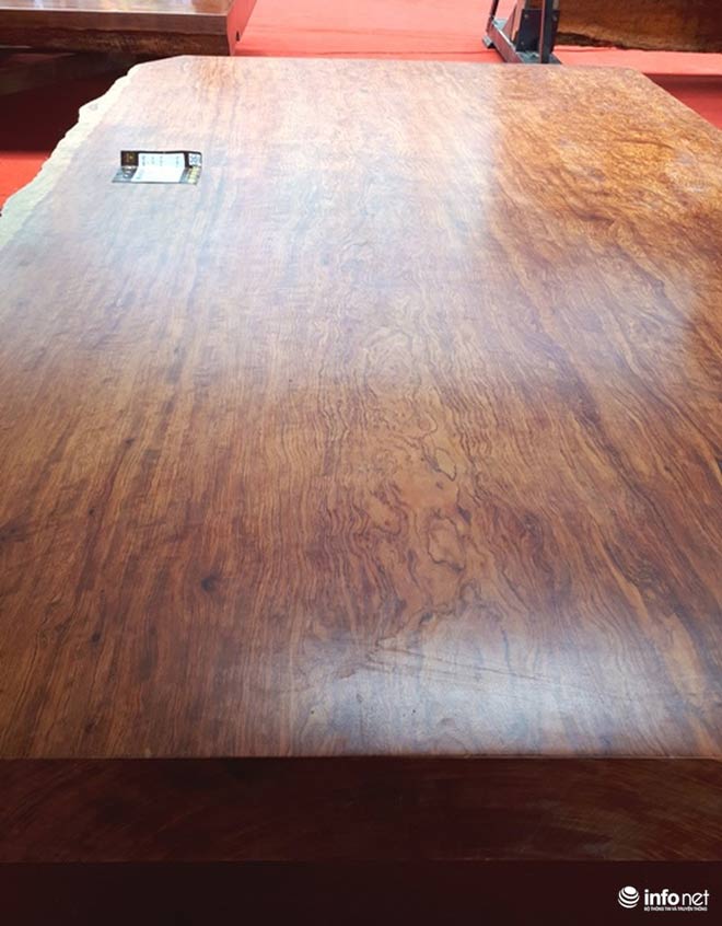 Đồ nội thất "cổ quái" giá tiền tỷ có vẻ ngoài xấu xí khó tin - 9