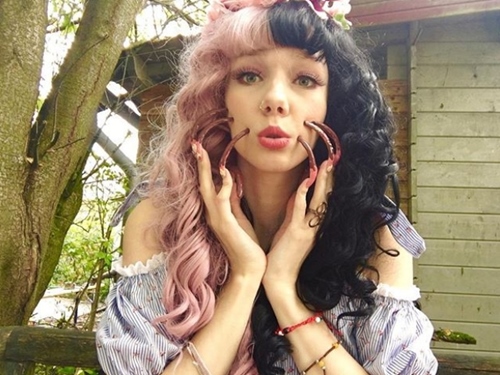 Nữ sinh 4 năm không cắt móng tay và kết quả kinh ngạc! - 1