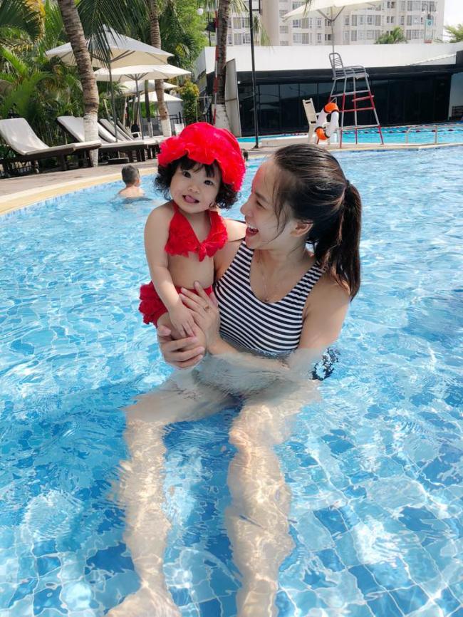 Hải Băng diện bikini tự tin khoe bụng bầu 7 tháng - 3