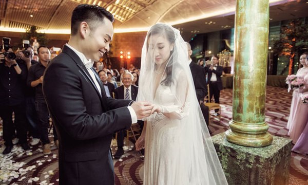 Những chiếc váy cưới sang chảnh của hội con nhà giàu hong kong