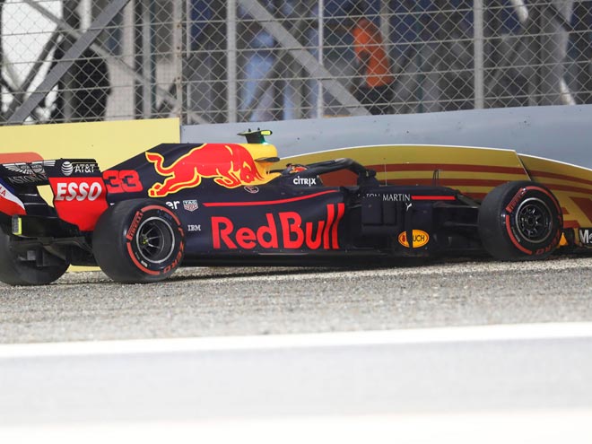 Đua xe F1, phân hạng Bahrain GP: &#34;Gã liều&#34; gặp nạn, Vettel đoạt pole ấn tượng - 1