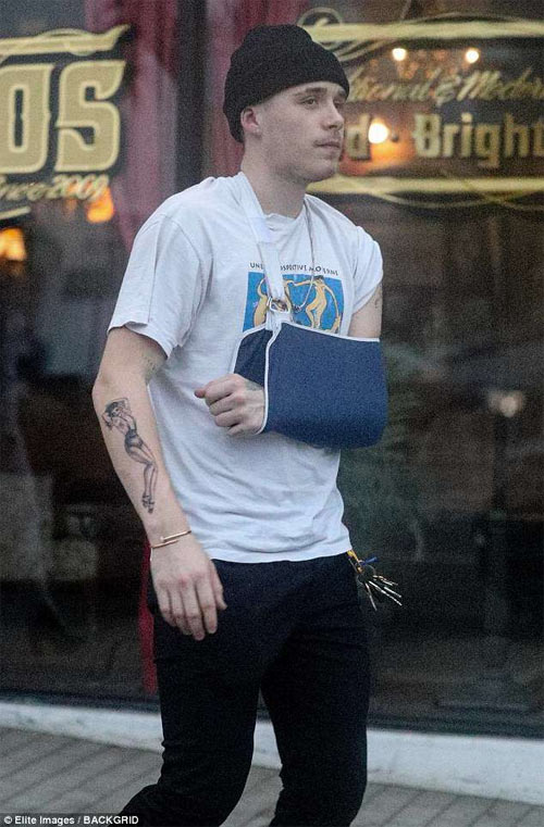 Sát gái hơn bố, quý tử của Beckham lại yêu người mẫu mới xinh như búp bê - 2