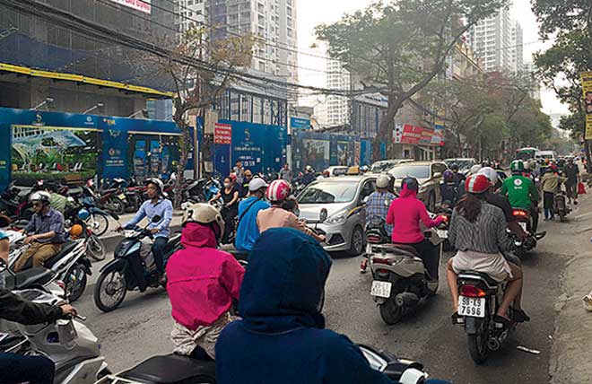 Hà Nội: Kỳ cục 1km đường rộng 6m mọc hơn 20 cao ốc - 1